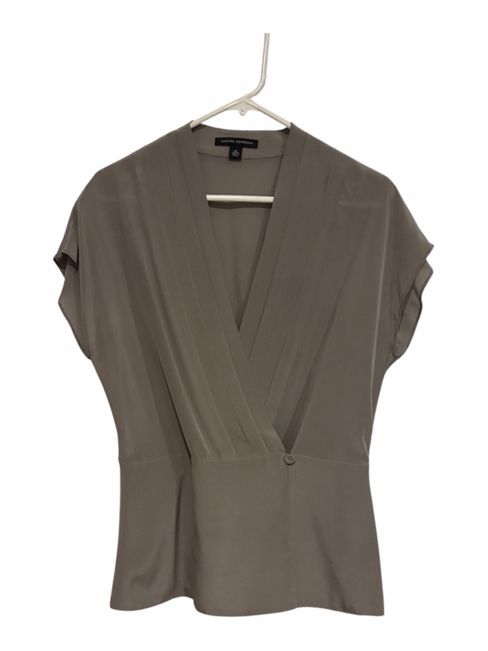 Banana Republic gray 100% Silk Short-Sleeve Wrap Blouse EUC